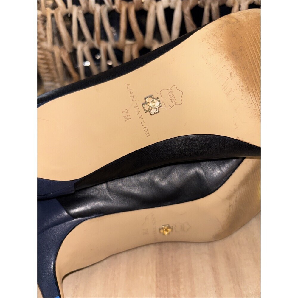 7 M Ann Taylor leather Pointed Toe Two Tone Blue Black Pump Heels - Picture 5 of 5